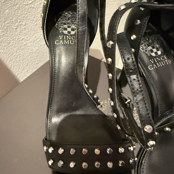 Heels - Picture 5 of 6